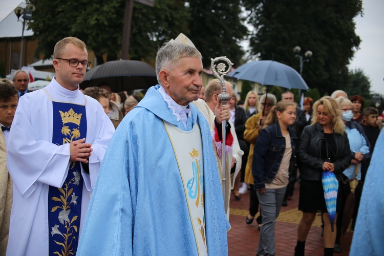 Nałożenie koron na obraz Matki Bożej Pocieszenia.