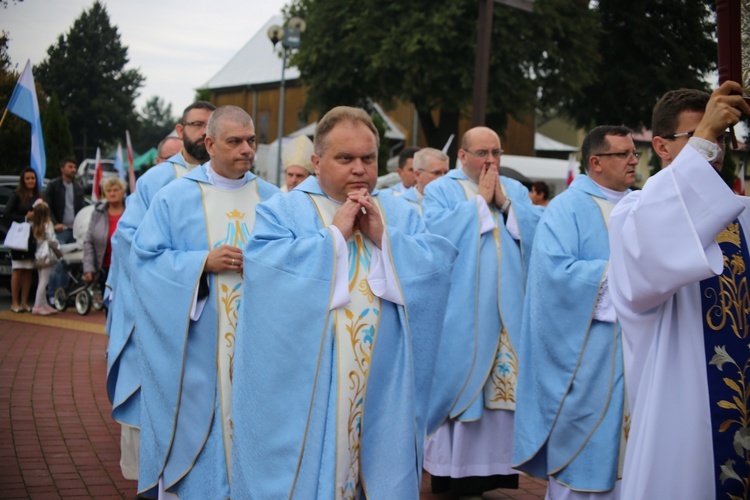 Nałożenie koron na obraz Matki Bożej Pocieszenia.