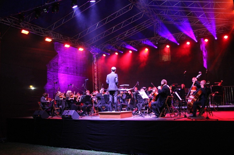 Operowe granie w Żórawienie