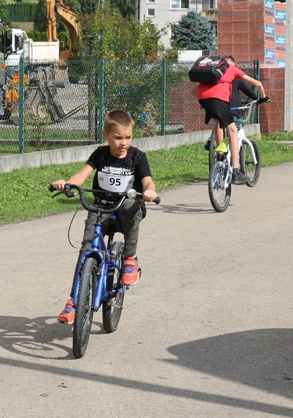 Sportowa pomoc z Fundacją Krzyż Dziecka w Pisarzowicach