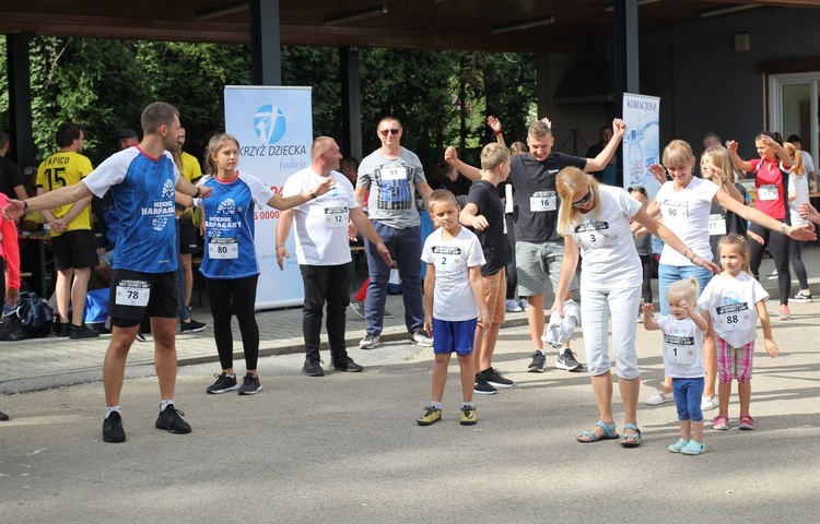 Sportowa pomoc z Fundacją Krzyż Dziecka w Pisarzowicach