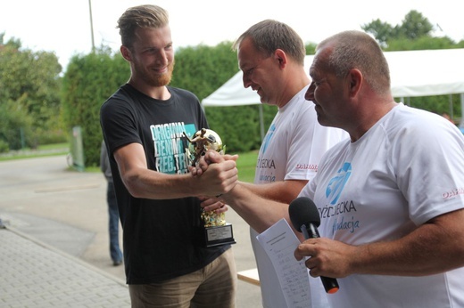 Sportowa pomoc z Fundacją Krzyż Dziecka w Pisarzowicach