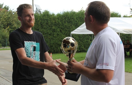 Sportowa pomoc z Fundacją Krzyż Dziecka w Pisarzowicach
