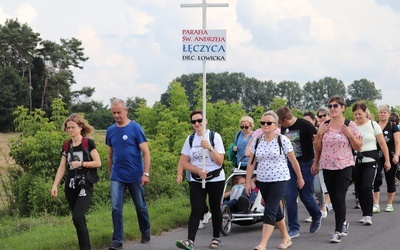 IV Pielgrzymka z Łęczycy do Świnic Warckich przebiegała pod hasłem: "Rodzina Bogiem silna".