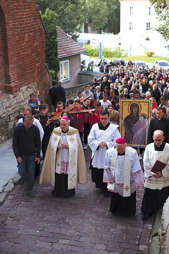 	Przemarsz rynkiem Starego Miasta. 