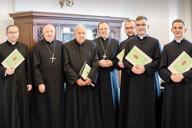 Ordynariusz warszawsko-praski udzielił pozwolenia na celebrę Eucharystii według Mszału z 1962 r. ośmiu księżom.