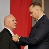 Krzyżem Kawalerskim Orderu Odrodzenia Polski został odznaczony Konrad Hugo Ałunowski.