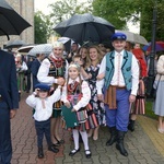 Dożynki, folklor, rycerze, zespoły i uliczni artyści