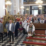 Dożynki, folklor, rycerze, zespoły i uliczni artyści