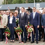 Gdańsk. Premier złożył kwiaty pod historyczną Bramą nr 2 