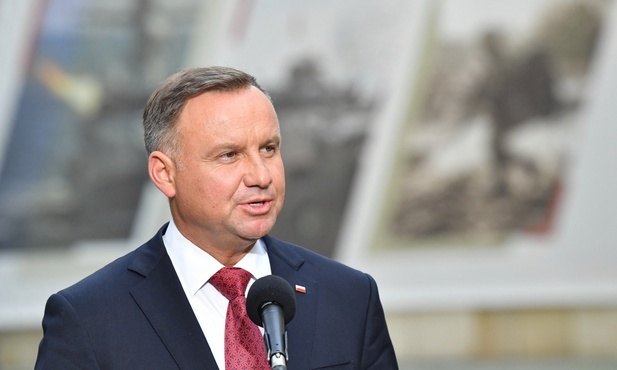 Prezydent: Analizujemy w szczegółach uchwałę rządu ws. wprowadzenia w pasie granicznym stanu wyjątkowego