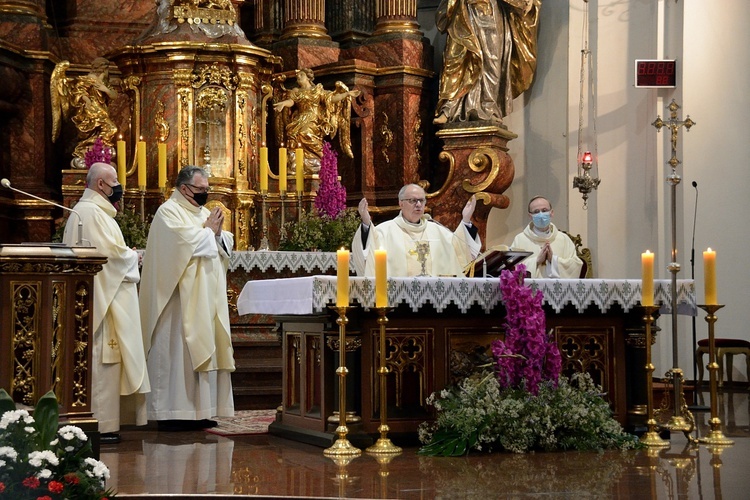 Rozpoczęcie całodziennej adoracji w katedrze opolskiej