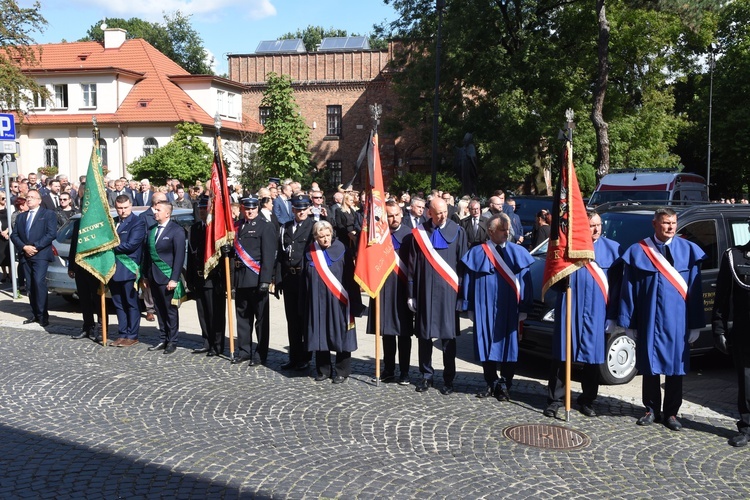 Płock. Pogrzeb Mariusza Bieńka - starosty płockiego. Cz. 2