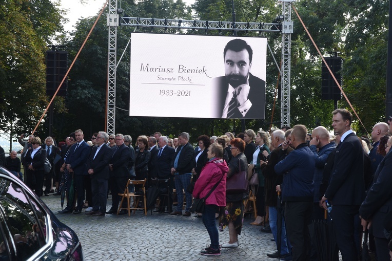 Płock. Pogrzeb Mariusza Bieńka - starosty płockiego. Cz. 2
