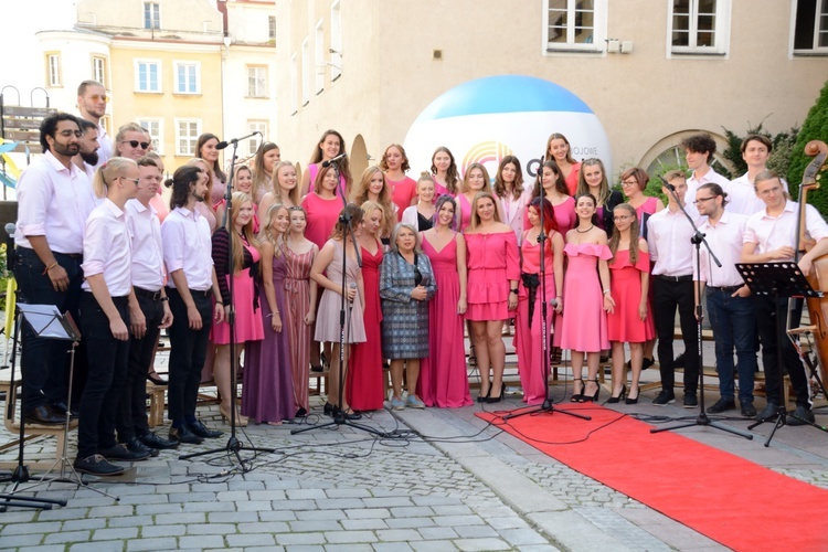 Krystyna Prońko w Alei Gwiazd Festiwalu Polskiej Piosenki