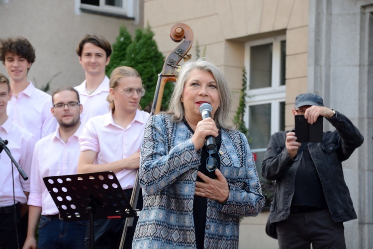 Krystyna Prońko w Alei Gwiazd Festiwalu Polskiej Piosenki