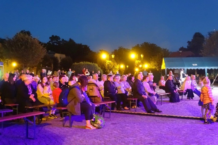 Czuwanie w przededniu koronacji obrazu