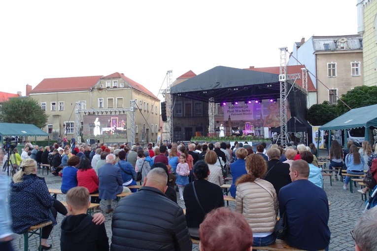 Czuwanie w przededniu koronacji obrazu