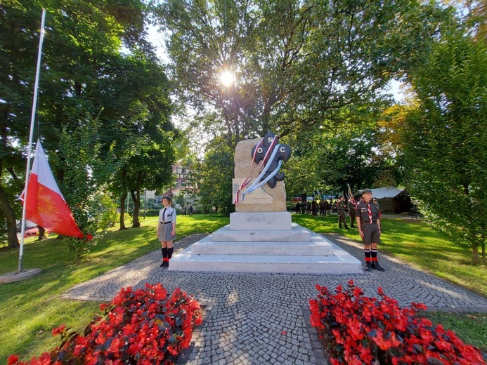 Odsłonięcie pomnika i wręczenie tytułu "Młody Aktywny Strzegomianin"