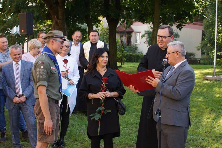 Odsłonięcie pomnika i wręczenie tytułu "Młody Aktywny Strzegomianin"