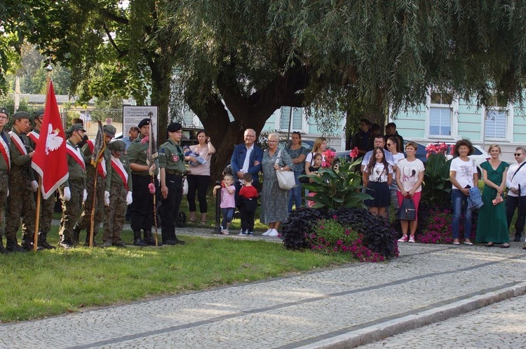 Odsłonięcie pomnika i wręczenie tytułu "Młody Aktywny Strzegomianin"