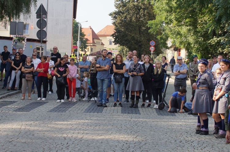 Odsłonięcie pomnika i wręczenie tytułu "Młody Aktywny Strzegomianin"