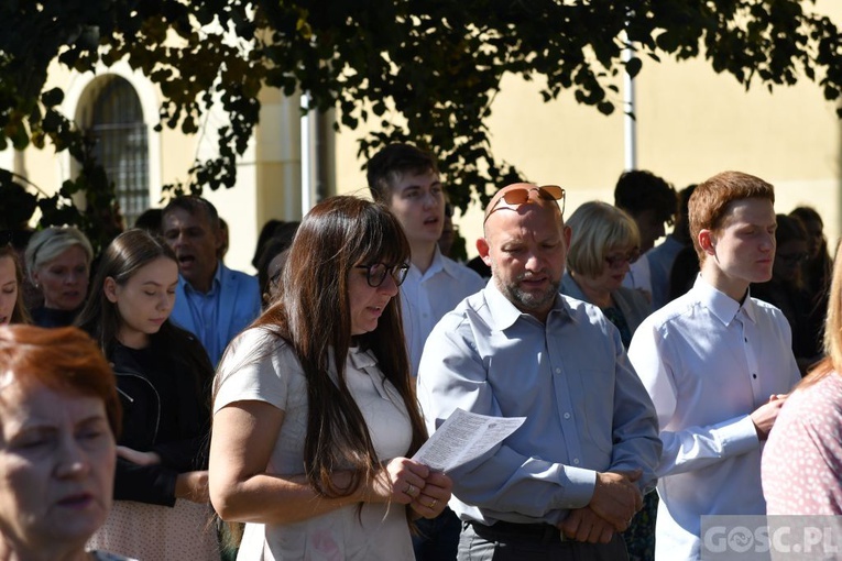 Oazowicze u Pani Cierpliwie Słuchającej 