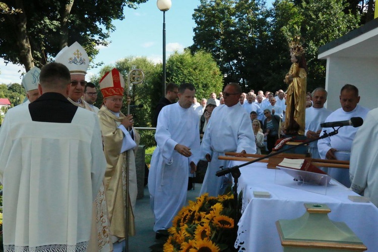 Uroczystości w Wąwolnicy