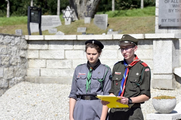 Modlitwa za ofiary wojny w Rogoźnicy