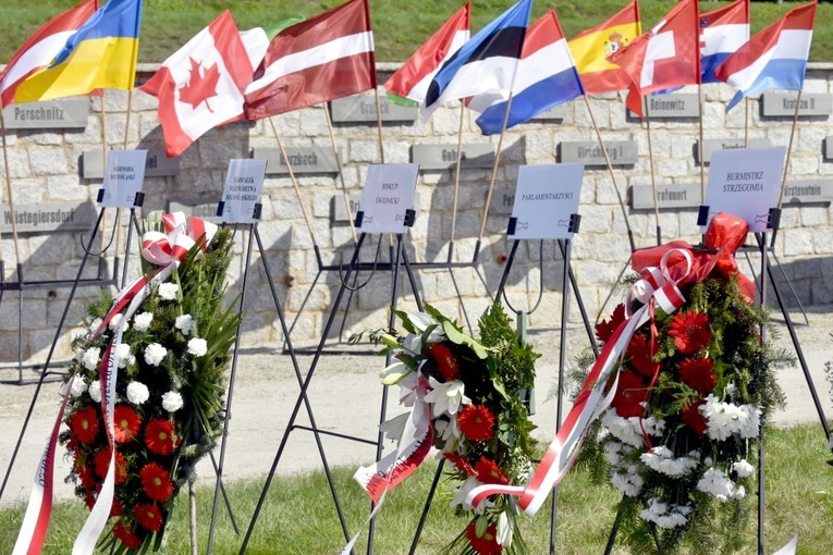 Modlitwa za ofiary wojny w Rogoźnicy