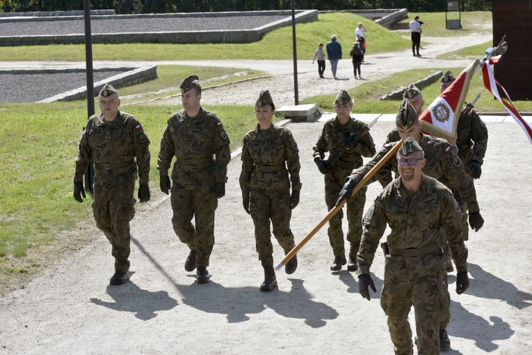 Modlitwa za ofiary wojny w Rogoźnicy