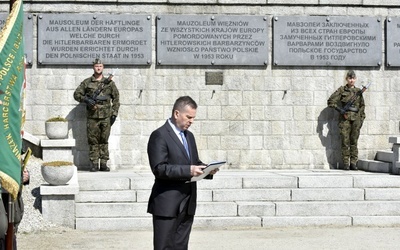 Modlitwa za ofiary wojny w Rogoźnicy