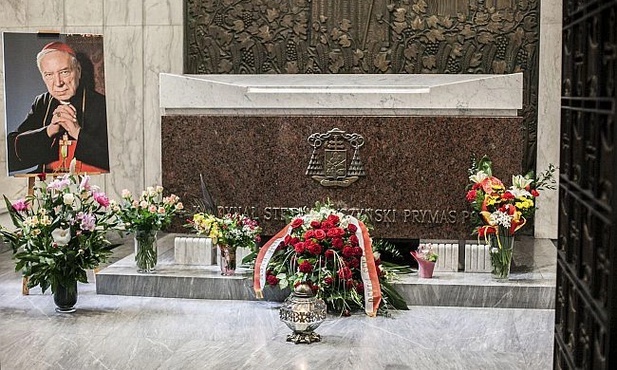 Trwa nowenna przy sarkofagu prymasa