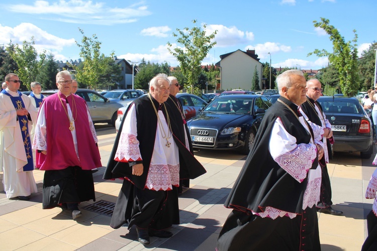 Ciechanów. 25 lat parafii pw. Matki Bożej Fatimskiej