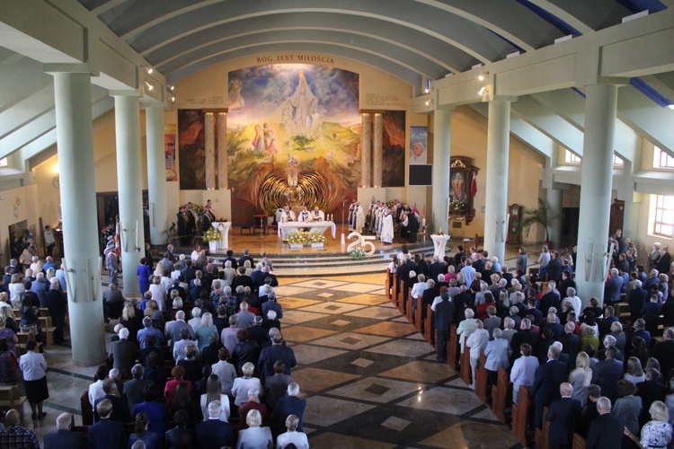 Ciechanów. 25 lat parafii pw. Matki Bożej Fatimskiej