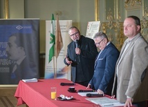 Mirosław Kowalik, burmistrz miasta Marek Fedoruk oraz Maciej Kieres podczas konferencji prasowej zaprezentowali program wydarzenia.