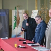 Mirosław Kowalik, burmistrz miasta Marek Fedoruk oraz Maciej Kieres podczas konferencji prasowej zaprezentowali program wydarzenia.