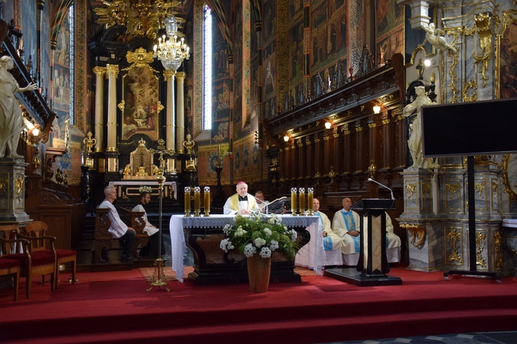 Pątnicy w drodze do Sulisławic