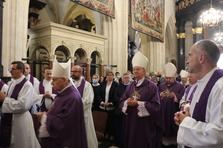 Pogrzeb ks. Zdzisława Sochackiego (1954-2021) - cz. 1