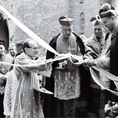 Tarnów, 1966 rok, otwarcie wystawy z okazji milenium. Kard. Wyszyński, abp Wojtyła i bp Ablewicz.