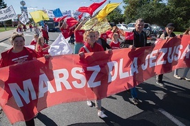 Mieszkańcy Słupska w barwnym korowodzie.