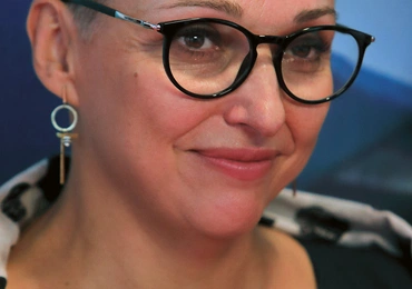 Kinga Dębska – scenarzystka i reżyserka. Realizuje filmy dokumentalne i fabularne, w tym znakomite „Moje córki krowy” i „Zabawa, zabawa”.