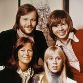 W pierwszym rzędzie od lewej Anni-Frid Lyngstad i  Agnetha Fältskog. Z tyłu od lewej Benny Anderson i Björn Ulvaeus.
