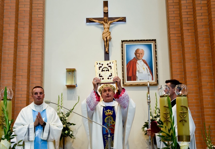 Nowy Sącz. Poświęcenie kaplicy i wręczenie nominacji