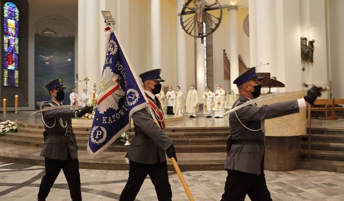 Abp Skworc do Stowarzyszenia "Rodzina Policyjna 1939": Istnieje rzemiosło pokoju