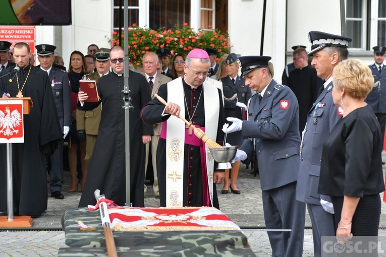 Modlitwa za ojczyznę i poświęcenie sztandaru w Skwierzynie