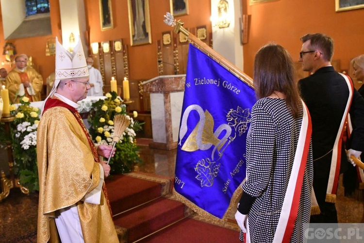 Poświęcenie sztandaru Lubuskiej Okręgowej Izby Aptekarskiej z Zielonej Góry