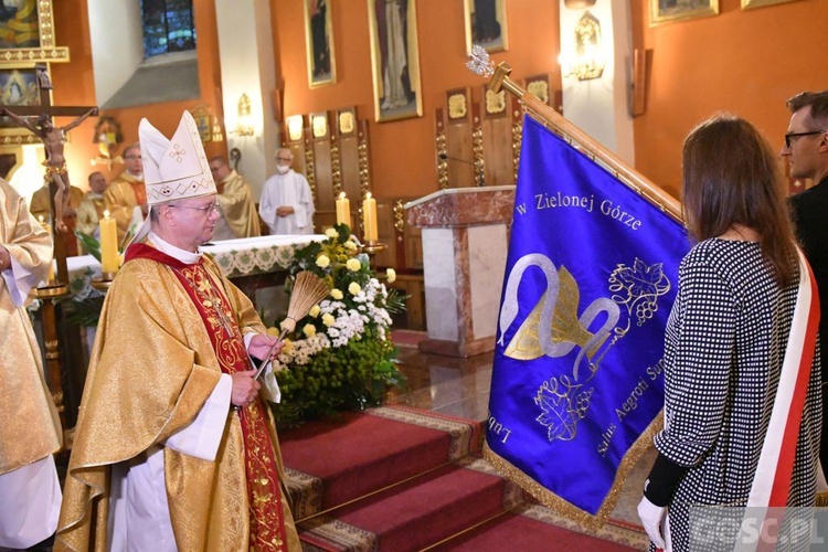 Poświęcenie sztandaru Lubuskiej Okręgowej Izby Aptekarskiej z Zielonej Góry