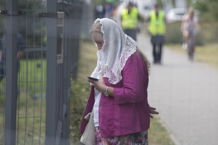 Przyjęci burzą braw