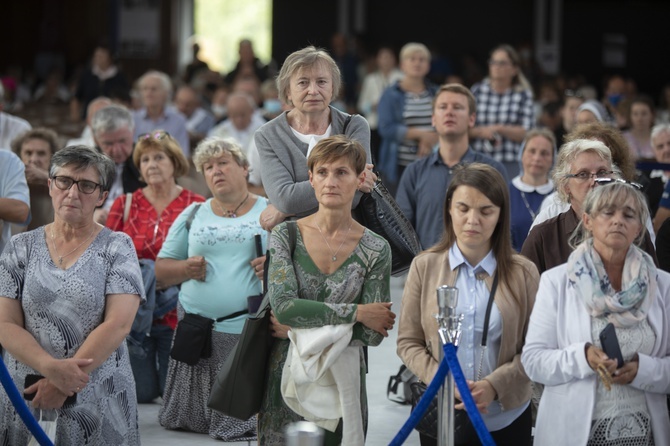 Dotknąć świętych. Każdy chciał adorować relikwie